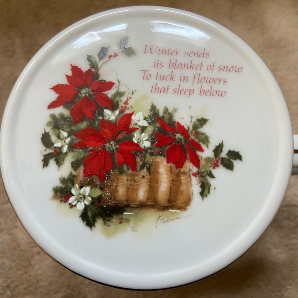 NIB Tea Mug with infuser and lid. Winter themed. - Picture 5 of 8